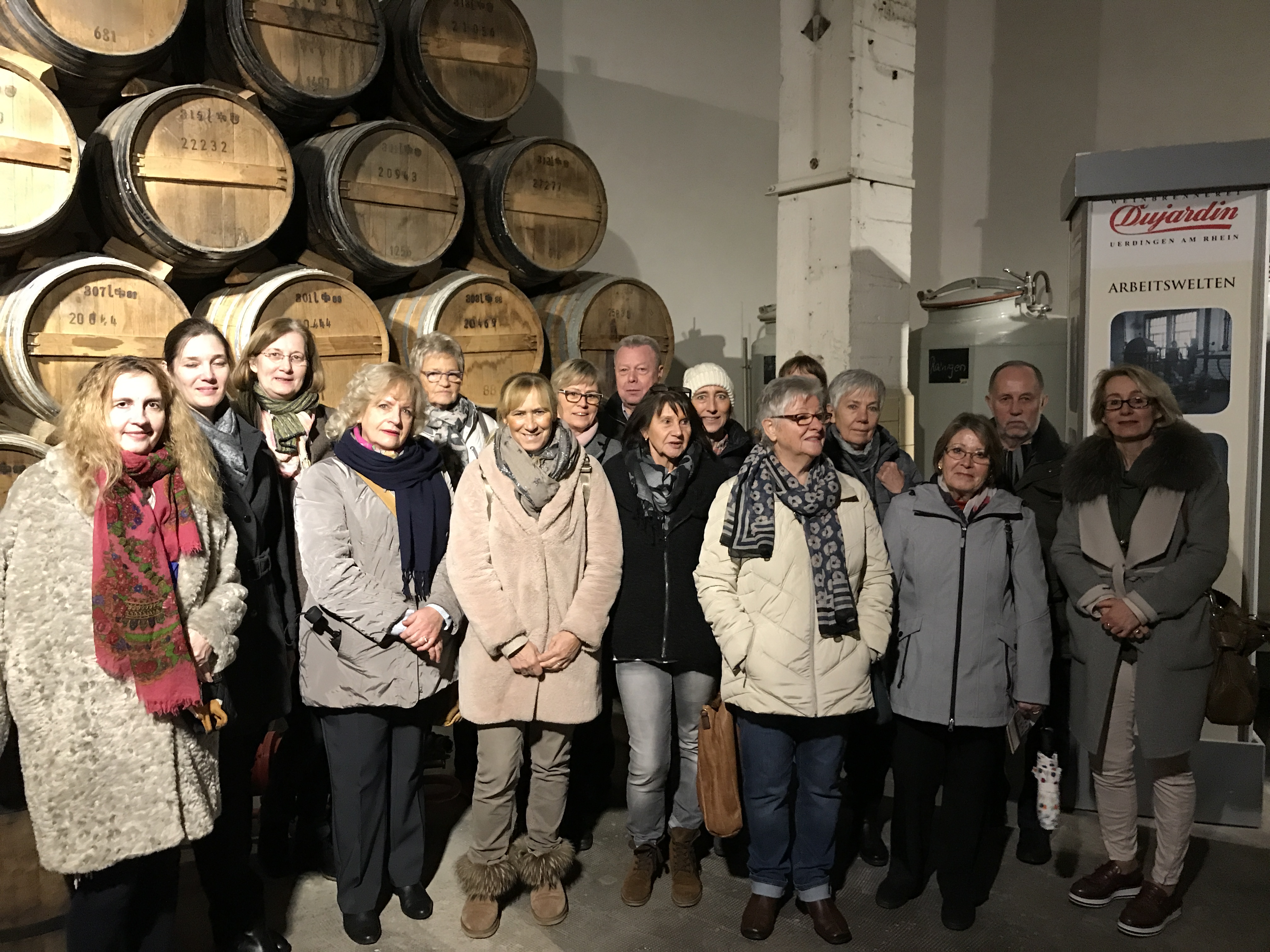 Die Frauen Union besucht die Weinbrennerei Dujardin